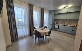 Xtn House Airport With Parking